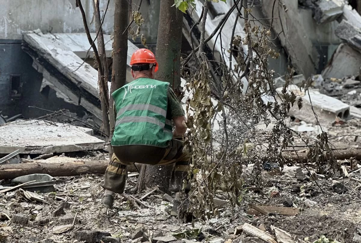 Как спилить дерево?