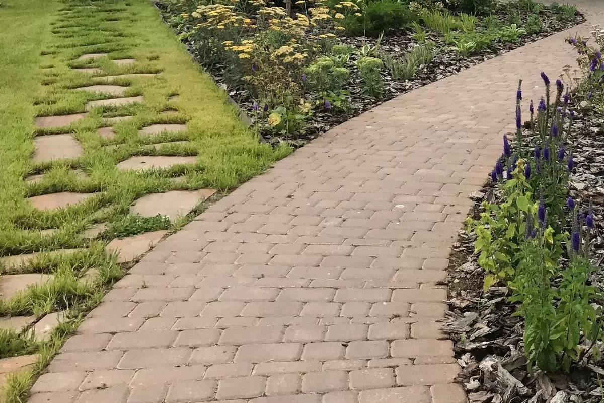 Тротуарная плитка для садовых дорожек